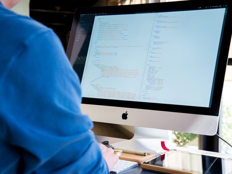 Jak szybko uruchomić własny sklep internetowy?